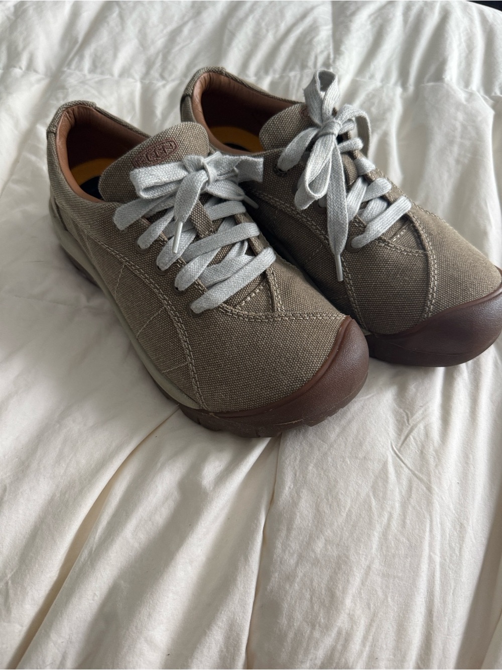 Keen Presidio Casual Sneaker- Tan canvas size 39